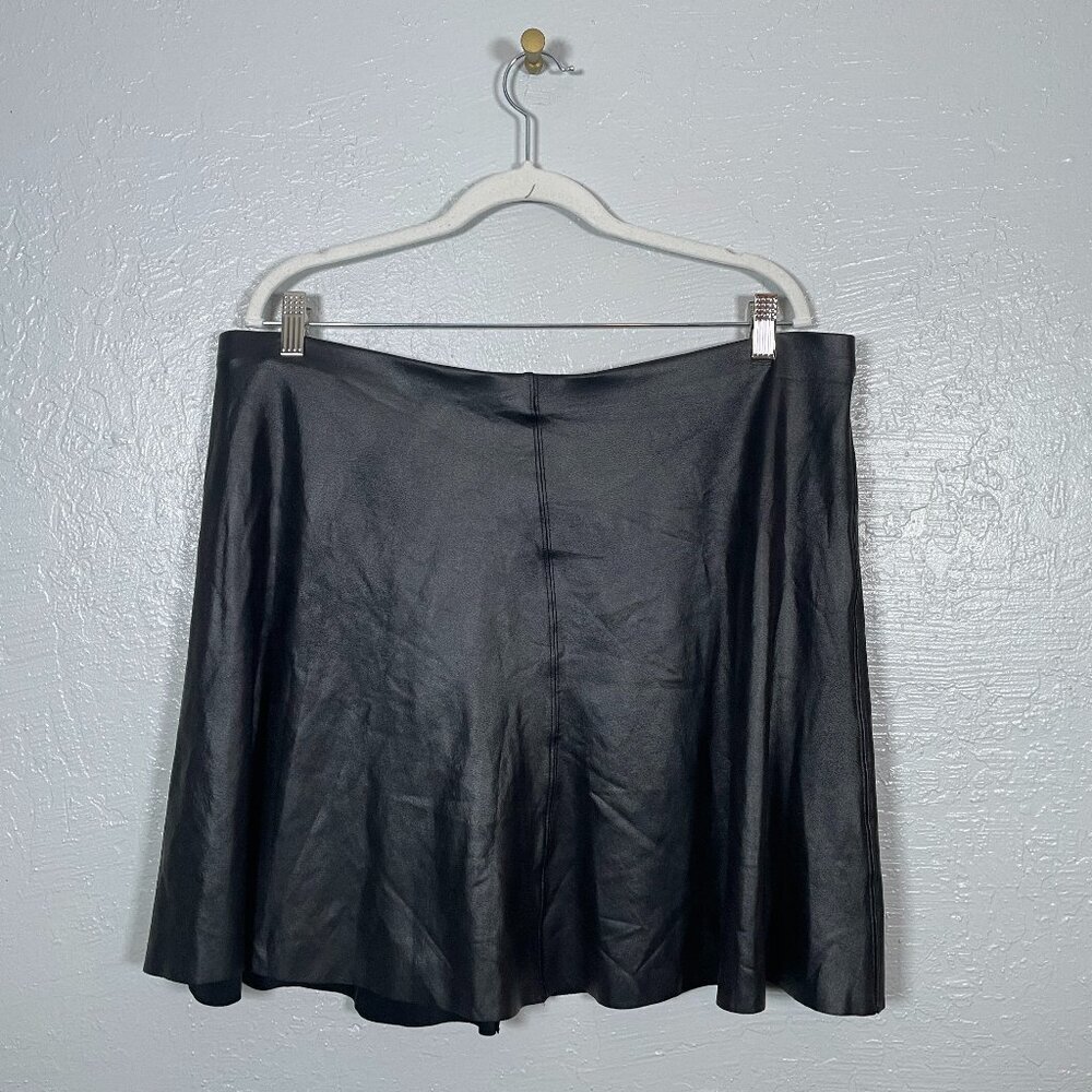 SPANX Women Plus Size 1X Black Faux Leather Skater Mini Skirt Edgy Rocker Punk